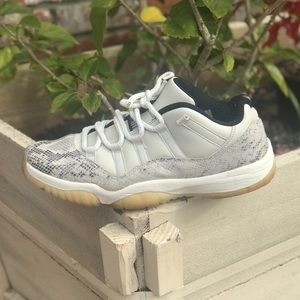 Jordan 11 snake skin size 10.5